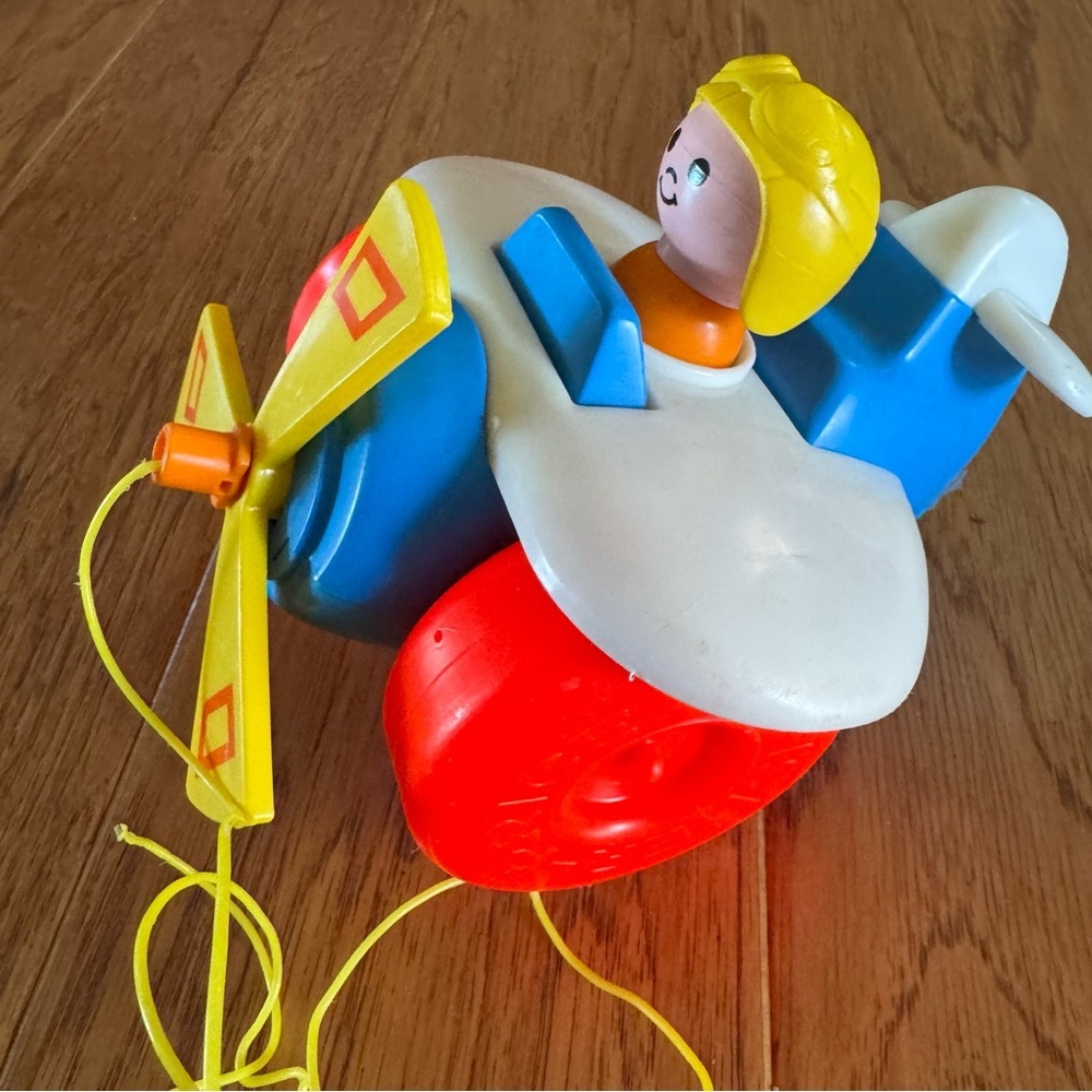 Vintage 1980 Fisher Price Pull Behind Plane Airplane Toy with Pull String Pilot - Picture 3 of 8